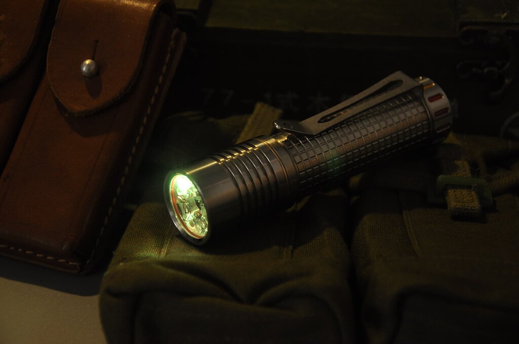 Maeerxu DF01-18650- Titanium Four-Lamp highest 4000 Lumen