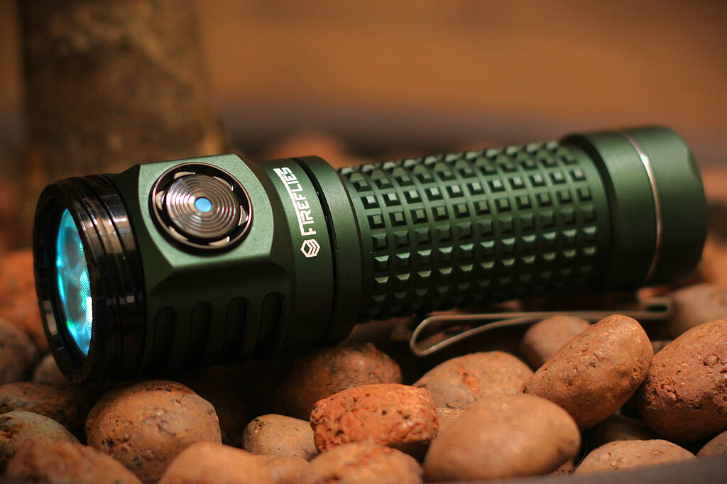 Review] FireFlyLite X4 Stellar: THE enthusiast flashlight with the