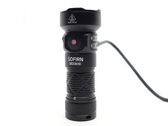 sofirn-sr20-mini-closeup-charging-red
