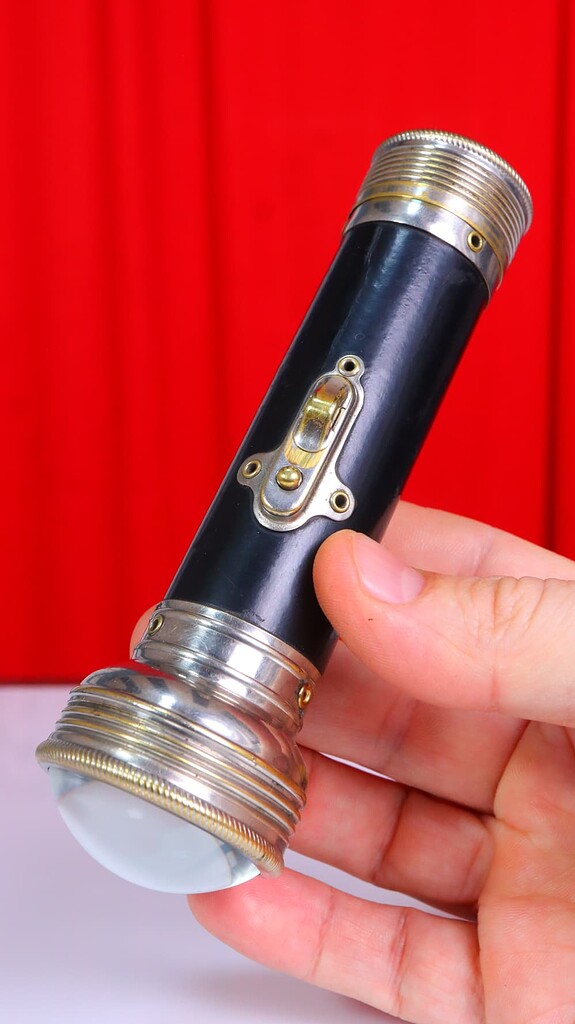 らいと 1918 ~ Flashlight with 700 lumen output - LED Flashlights