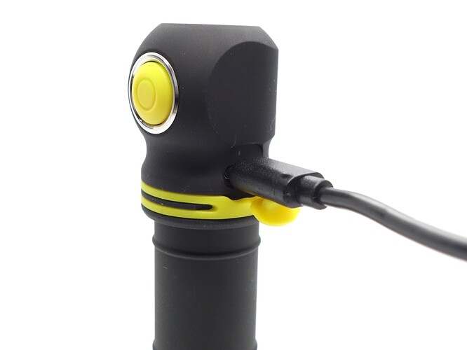 armytek-elf-c2-max-closeup-usb-2