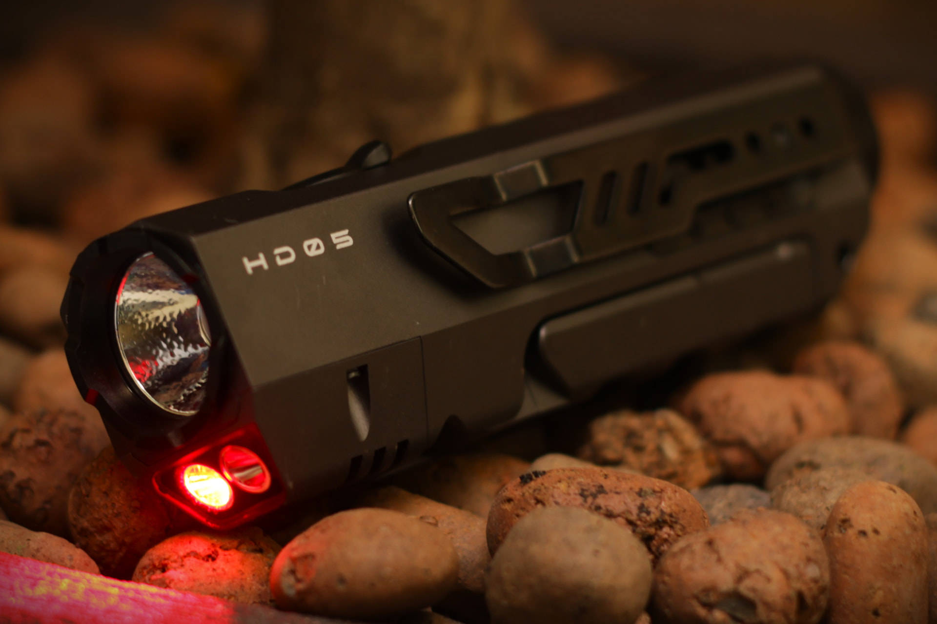 Wurkkos HD05: SFT70 LED and Boost driver! 4 lights in one: white